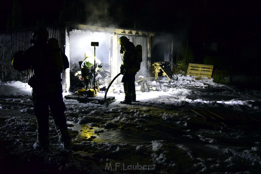 Feuer Hinterhof Garagen Koeln Hoehenberg Olpenerstr P089.JPG - Miklos Laubert